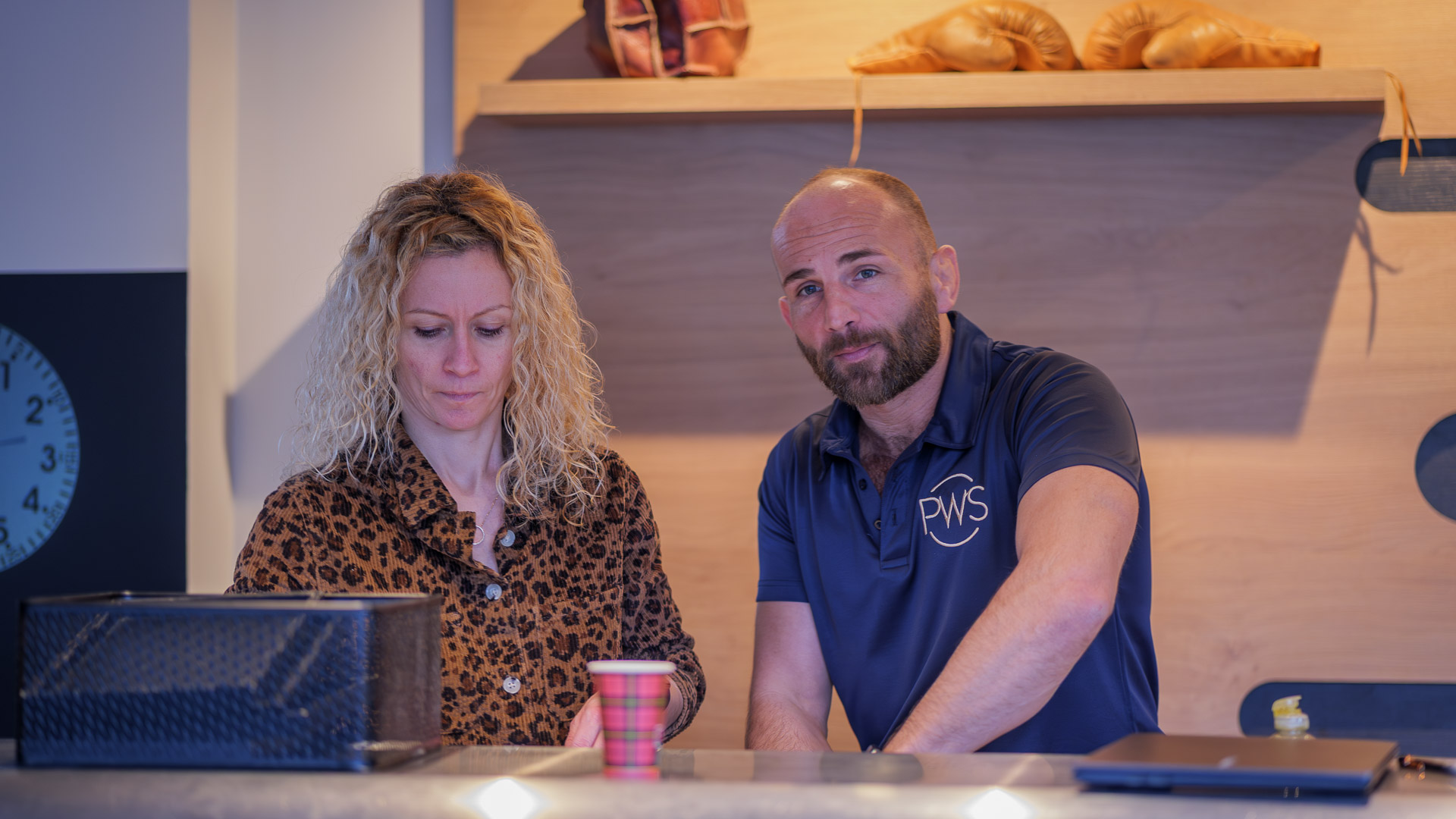 Conseil personnalisé à l'accueil du club de coaching PWS à Lille